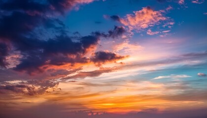 Obraz premium awe light colored cloudy sky at sunset for texture and background