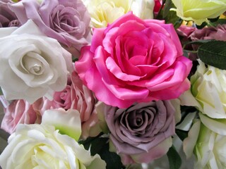 カラフルな造花の花束