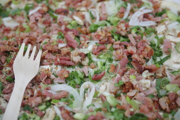 Els&auml;sser Flammkuchen mit Gabel auf Teller in Nahaufnahme