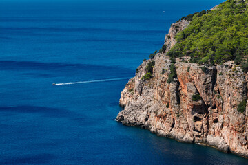 Ephemeral Trails on Antalya's Rugged Coast: A Ship's Fluid Design