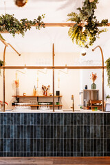 Mise en place du bar pour recevoir les invités