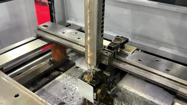 Electric wire metal cutting machine (Wire Cut), supplying power to the wire, an important machine in the metal casting mold production process in the factory.