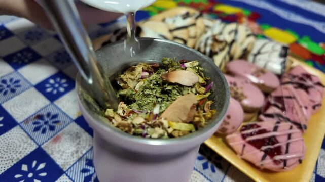Serving a mate, sharing a mate, Argentine tradition, Argentine customs, yerba mate