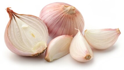 Obraz premium Fresh shallots arranged artistically on a white background.