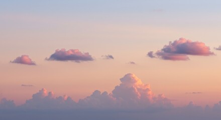 Fototapeta premium Pastel Pink and Orange Sunset Sky with Fluffy Clouds