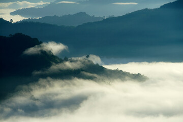 Obraz premium Serene Misty Mountains Under Soft Morning Light and Dramatic Sky