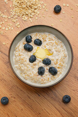 Healthy Breakfast Bowl with Oats and Berries