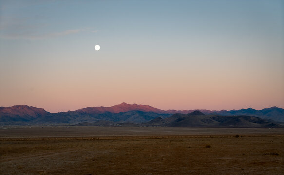 The Serene Beauty of Moonset Over Arizona&rsquo;s Cerbat Mountains