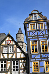 Fachwerkhäuser, Hexenturm und Stadtbücherei in Idstein, Deutschland
