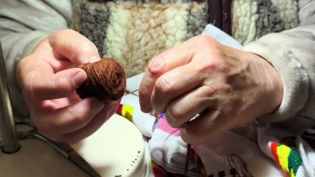 Woman smashes threads on a skein