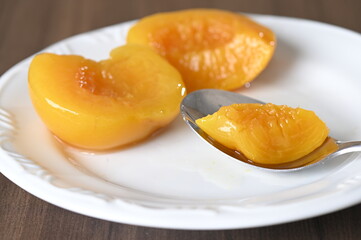 Melocotón en almíbar fruta sabrosa nutritiva natural