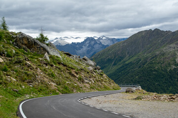 Naklejka premium Curvy road of mountain passes near Italian Ponte di Legno with a glacier view in the background