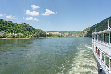 Mit dem Ausflugsschiff auf dem Rhein im Mittelrheintal