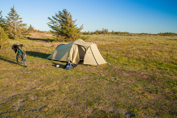 tent on a meadow in the evening light © Alexander Erdbeer