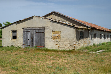 Obraz premium old abandoned farm house