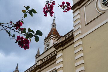 Obraz premium Beautiful Italian Church with Classic Architecture and Historic Details.