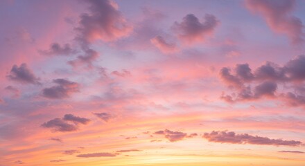 Fototapeta premium Sunset Sky with Clouds in Vibrant Colors