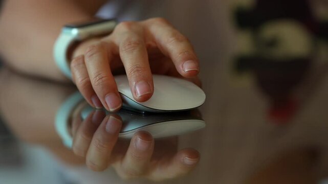 Moviendo el mouse en el escritorio
