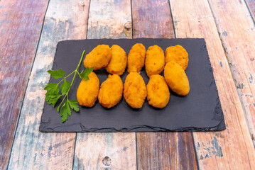 croquette absorbing too much oil and becoming greasy. Perfect frying results in a crispy outer layer and a creamy, warm interior.