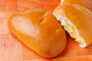 クリームパン　菓子パン