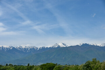 Fototapeta premium 春の信州の絶景 残雪残る北アルプス