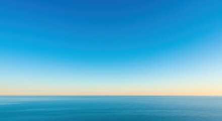 Obraz premium Serene Ocean Horizon A Peaceful Seascape