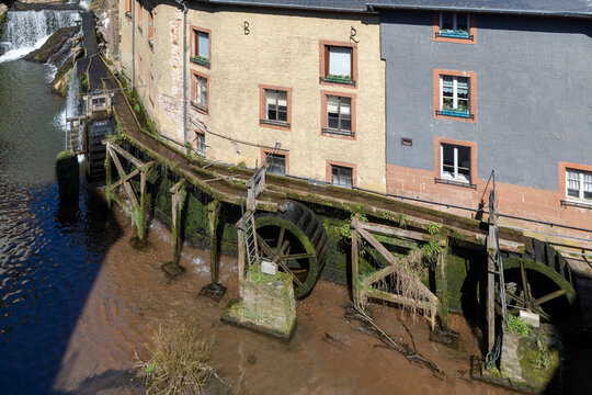 Das Zentrum von Saarburg mit dem Leukbach und drei Wasserr&auml;dern