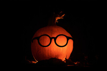 015-064-069-u8969375333_Pumpkin_Wearing_Glasses_Silhouette_--ar_32_--v_7_8b0a62b1-5f1d-4795-92b2-2bbf9488b42e_0