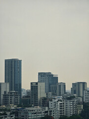 Obraz premium High angle view of Dhaka city residential and financial buildings at evening. cityscapes of Dhaka with vibrant color. Beautiful aerial drone shot of evening over Dhaka, Bangladesh.