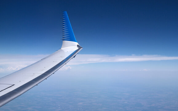 Boeing 737 MAX 8 wing and clouds in cruise,Aerolineas Argentinas