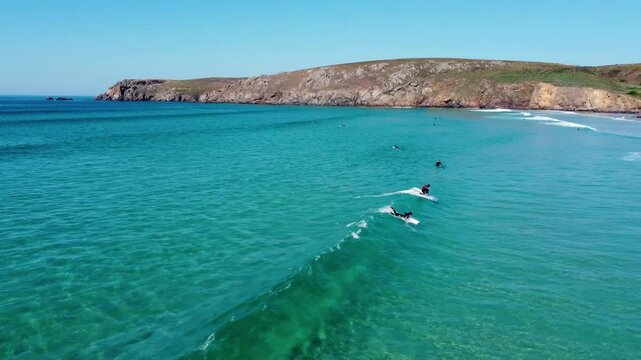 Surfeurs en Bretagne