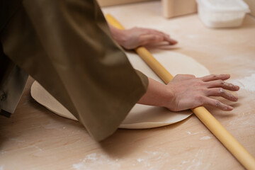 手打ちうどん　めん伸ばし