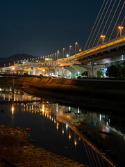 Obraz premium 阪神高速池田線延伸部と猪名川沿いの夜景