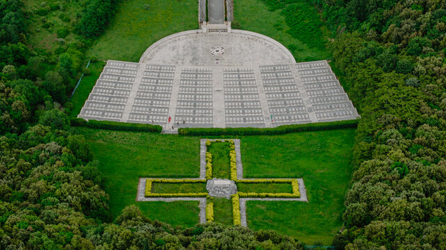 Polski Cmentarz Wojenny Monte Cassino z drona