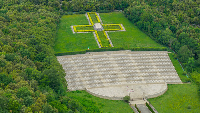 Polski Cmentarz Wojenny Monte Cassino z drona