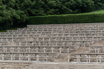 Polski Cmentarz Wojenny Monte Cassino, krzyże © Marcin