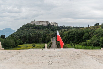 Polski Cmentarz Wojenny Monte Cassino z drona © Marcin