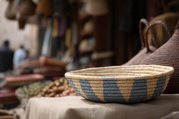 Obraz premium explore hidden treasures of bustling local market intricate details of unique handcrafted item