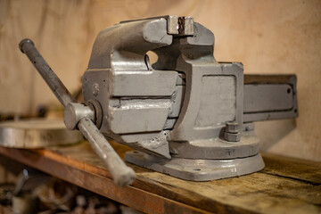 grey metal bench vice