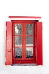 Obraz premium The background old white stony wall with a red window