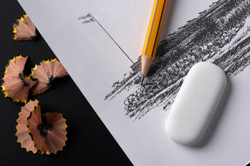 un disegno su un foglio con matita gomma e trucioli