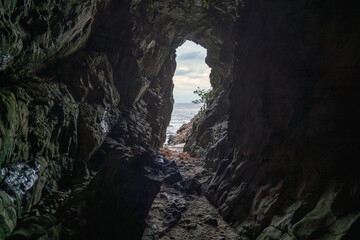 宮﨑 鵜戸神社の岩窟から海を望む