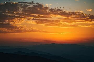 Obraz premium Golden Sunset Over Layered Mountains: A Serene Landscape