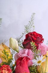 A beautiful arrangement of colorful roses and daisies