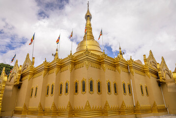 Golden tempel @ Berastagi, Indonesia