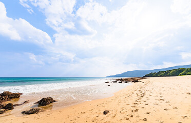 【 奄美大島 の 奄美市 の 自然 】 ハートロック 等の 奇岩群 がある 名瀬 の ビラ・ビーチ 