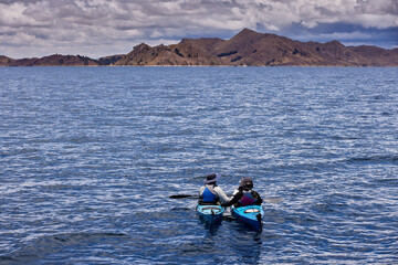 Obraz premium Sea kayaking on Lake Titicaca can be a unique and memorable experience, allowing you to explore its stunning landscapes, traditional communities.