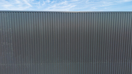 Façade d'une usine industrielle. 