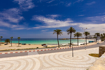 Monastir, krajobraz morski w Tunezji, tropikalny widok na piaszczystą plażę i morze, tapeta lub tło do projektu, banner na stronę www  © anettastar
