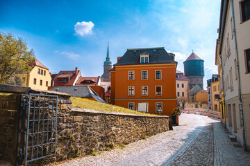 Der Alte Wasserturm in Bautzen in der Mönchsgasse. Er wurde 1877 errichtet und diente bis 1979 der...